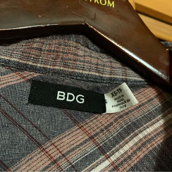 BDG Urban Outfitters Frayed Button up Size XS - Picture 2 of 5